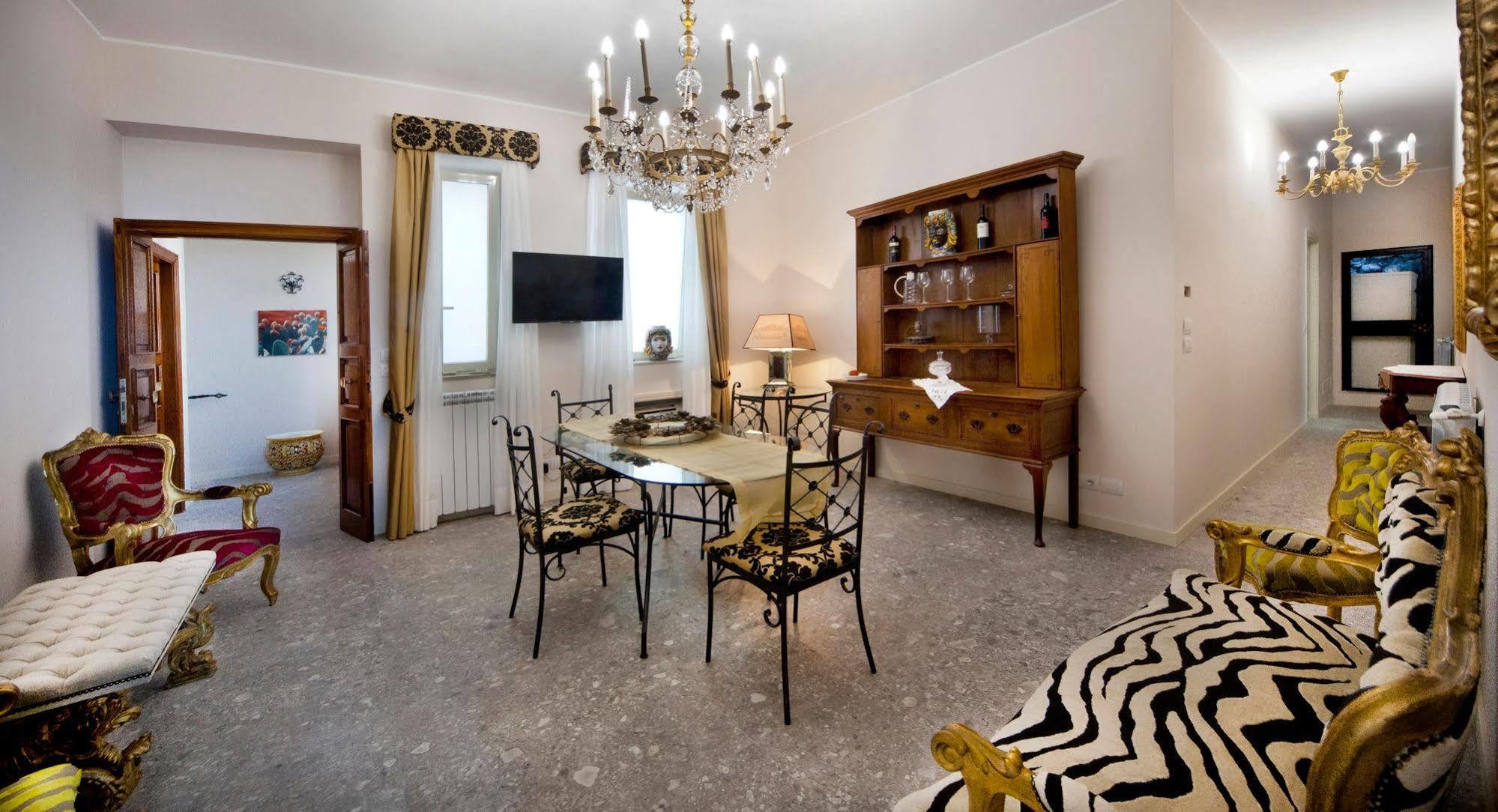 טאורמינה Porta Di Mezzo Luxury Suites & Rooms מראה חיצוני תמונה
